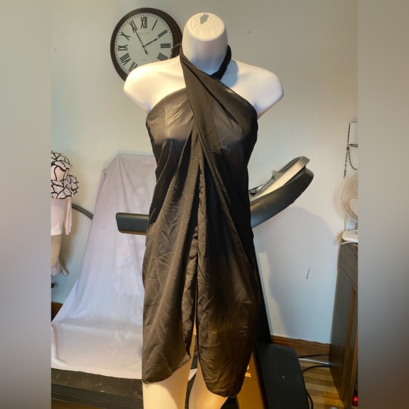 3/$25 Swan Sarong | Beach Cover Up | Wrap | New - Picture 1 of 4